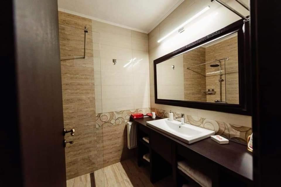 Pensiunea Emris Spatac Bagian luar foto